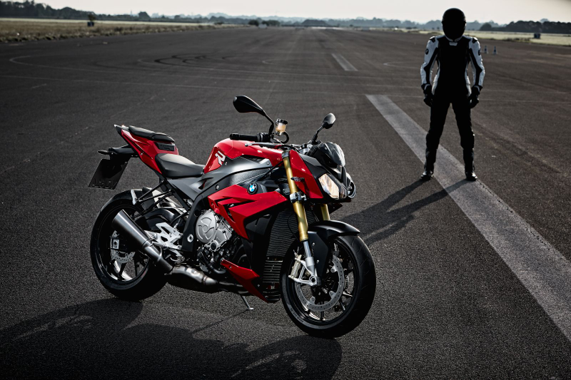 Illustration for article titled The BMW S 1000 R – New High-Performance Roadster Based On The S 1000 RR